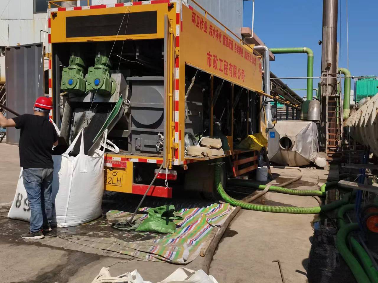 黔南淤泥压干处理